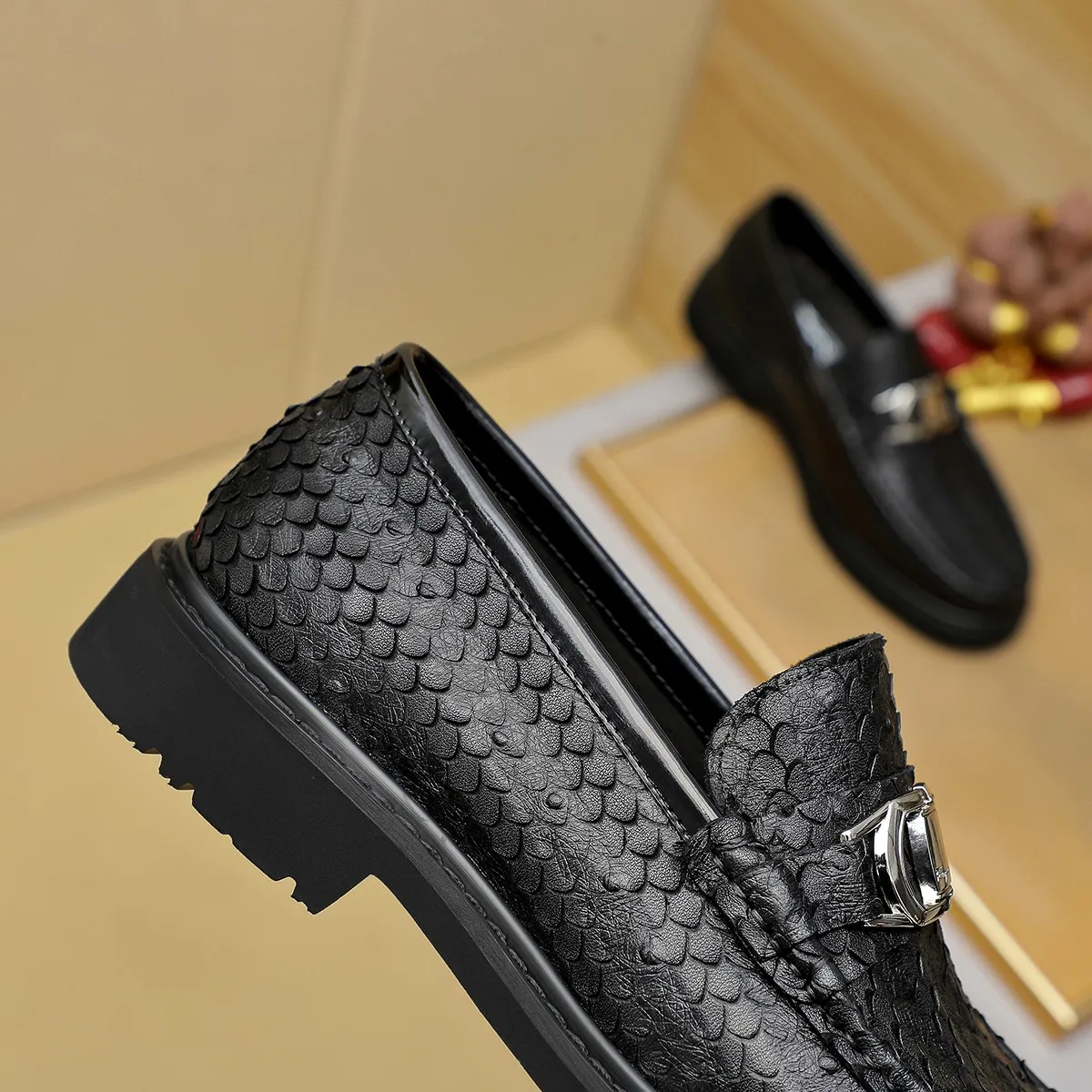 Men's shoes 💰500 Ferragamo [Ferragamo] top imported suit men's shoes 💯Original copy of the official website, product materials: selected imported embossed calfskin + luxury hardware buckle accessories ~ imported water-dyed cow 🐂 leather lining. Strong three-dimensional visual effect, original combination outsole, multiple colors available😘 Size: 38-44 (.45.46. Customized)